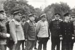 Фотография группы советских военачальников на экскурсии в Порт-Артуре